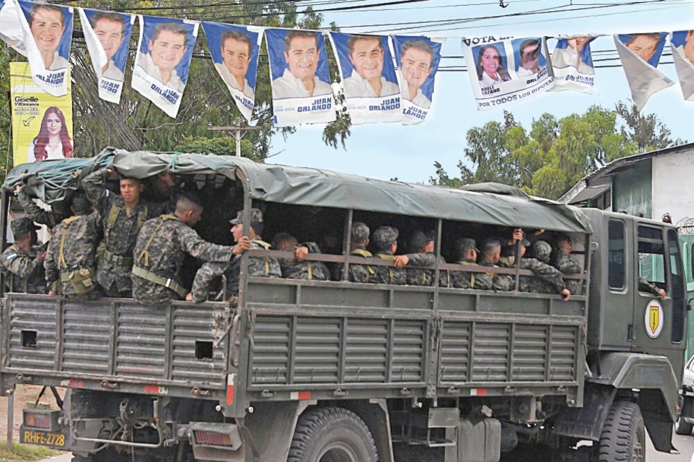 Operativo. Más de 35 mil elementos del ejército, la policía y otros cuerpos de seguridad vigilarán la jornada electoral (ORLANDO SIERRA. AFP)