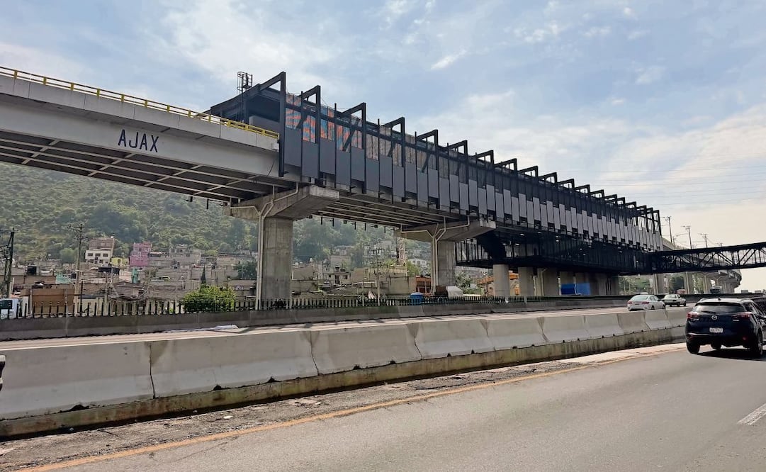 Para construir las tres estaciones pendientes del Trolebús a Chalco se ocupababa un carril de la autopista a Puebla, mismo que ya se liberó. Foto: EMILIO FERNÁNDEZ/EL UNIVERSAL