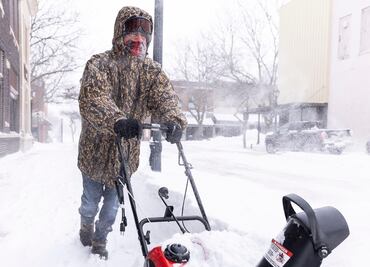 VIDEO: Primera ola de frío ártico de la temporada afecta a 200 millones de personas en EU; iguanas caen congeladas en Florida