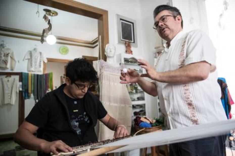 Hombres que destejen prejuicios