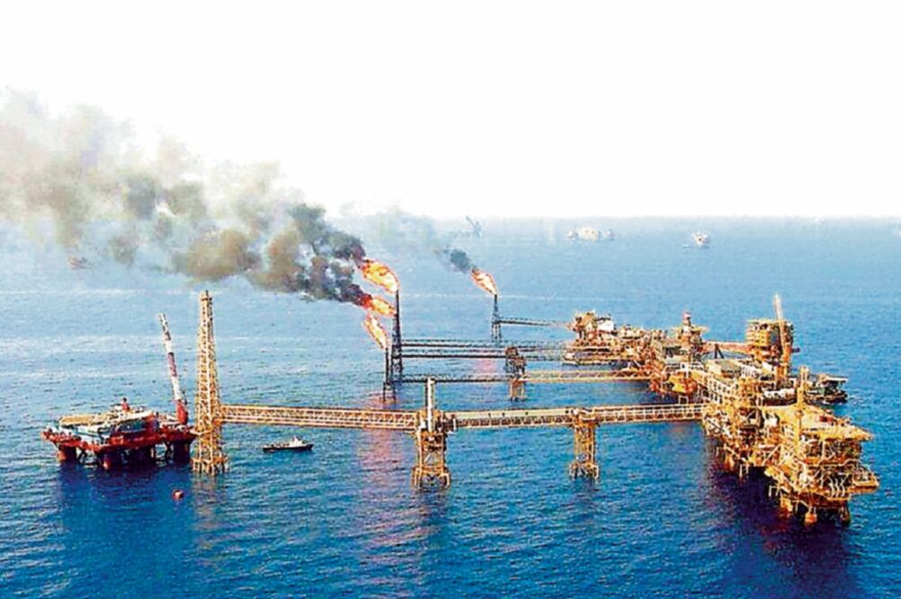 El presidente del Consejo Coordinador Empresarial dijo que es preocupante los niveles de deuda y de pérdidas financieras que presenta la petrolera (ARCHIVO EL UNIVERSAL)