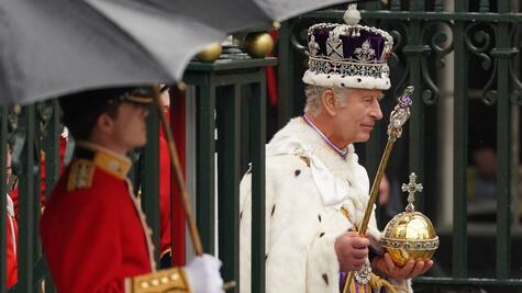 Carlos III y Camila llegan al Palacio de Buckingham tras ser coronados; se prevé aparición en el balcón