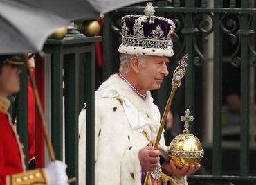 Carlos III y Camila llegan al Palacio de Buckingham tras ser coronados; se prevé aparición en el balcón