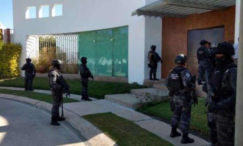 Catean casa de suegros de Duarte; hallan 54 mil dólares