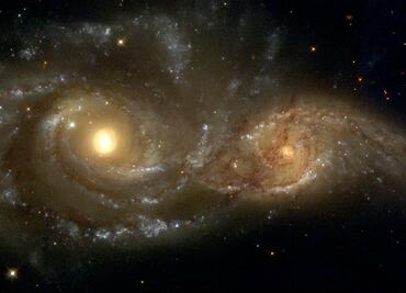 Hubble descubre la antigüedad de la luz fantasmal entre las galaxias