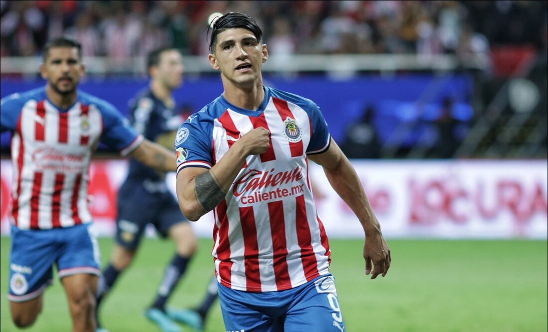 Alan Pulido quiere la titularidad en las Chivas; "le competiré a Chicharito", advierte - Foto: Imago7