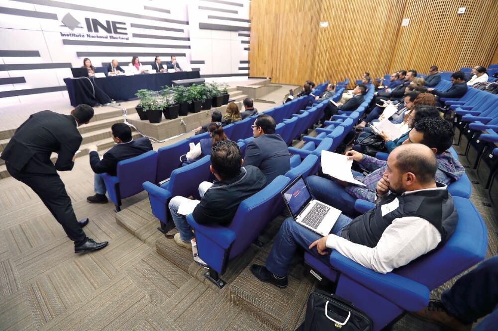 Candidatos independientes toman capacitación en instalaciones del Instituto Nacional Electoral (LUIS CORTÉS. EL UNIVERSAL)