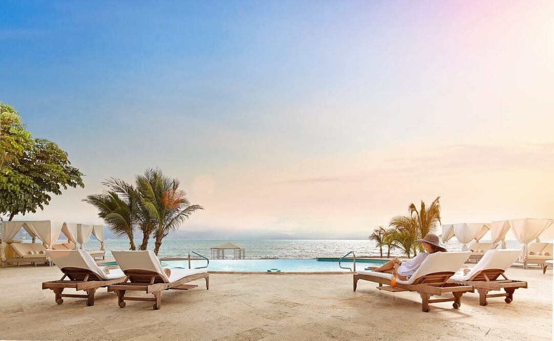 El club de playa se encuentra en La Marina de Puerto Vallarta, a 10 minutos en auto del aeropuerto. Foto: Velas Resorts