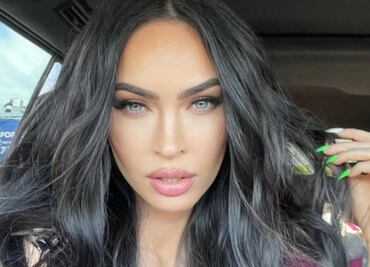 Megan Fox enfundada en un vestido de red para una noche de gala