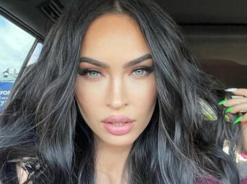 Megan Fox enfundada en un vestido de red para una noche de gala