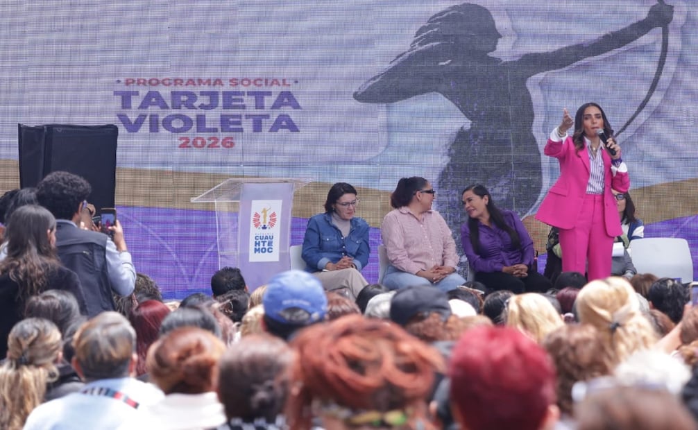 Alessandra Rojo de la Vega entrega Tarjeta Violeta 2026. Foto: Especial