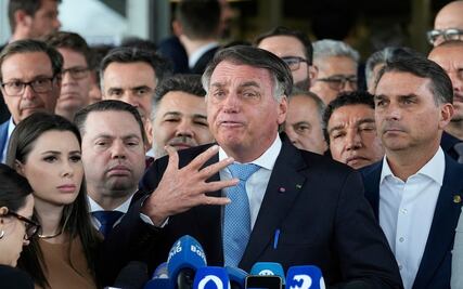 Bolsonaro dice que lo juzgan "con prisa"; acusa que es para impedirle disputar las elecciones de 2026