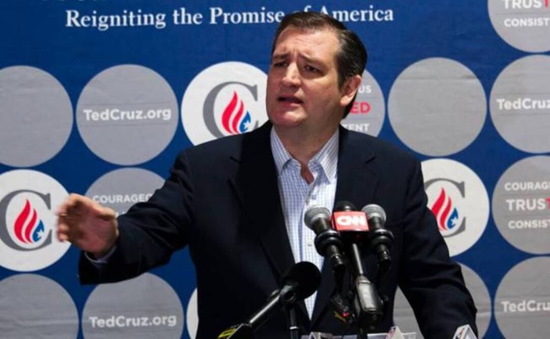 Republicans Cruz, Trump spar over tabloid charges of affair