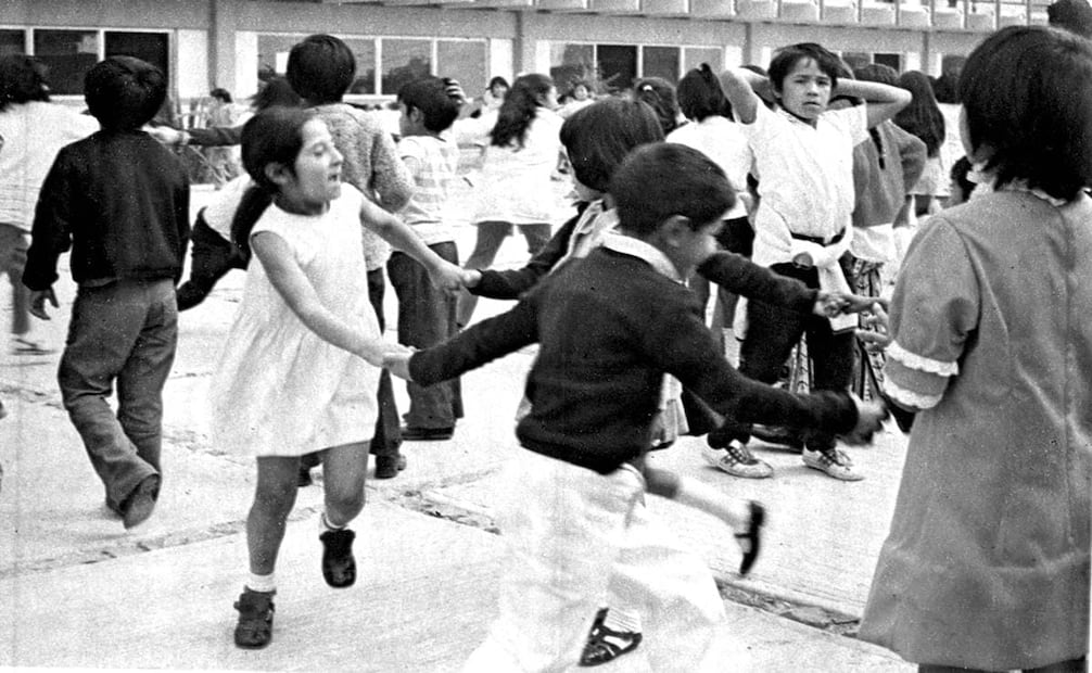 Integración y convivencia. Inicia en la casa, pasa a los salones y a los patios de juego. Parte fundamental del aprendizaje hacia una sociedad moderna y preparada. Colección Villasana.