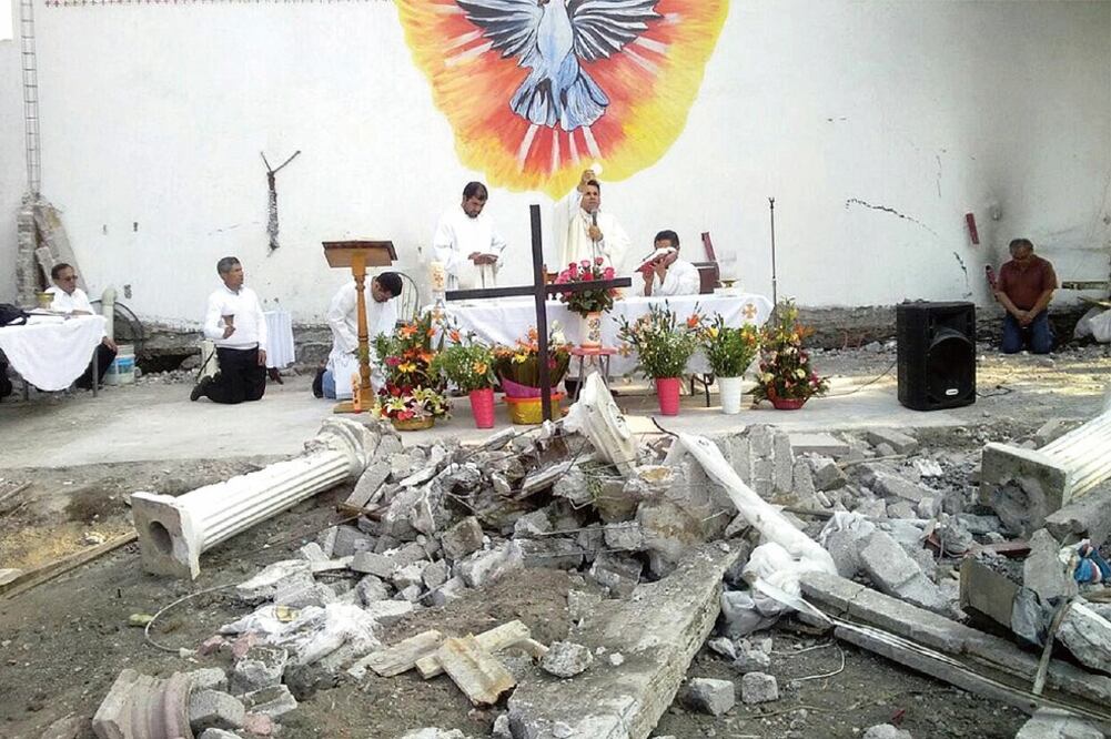 La capilla del Señor de los Trabajos llevaba años en la colonia Cultura Maya, algunos feligreses se molestaron al ver este espacio derribado (ESPECIAL)