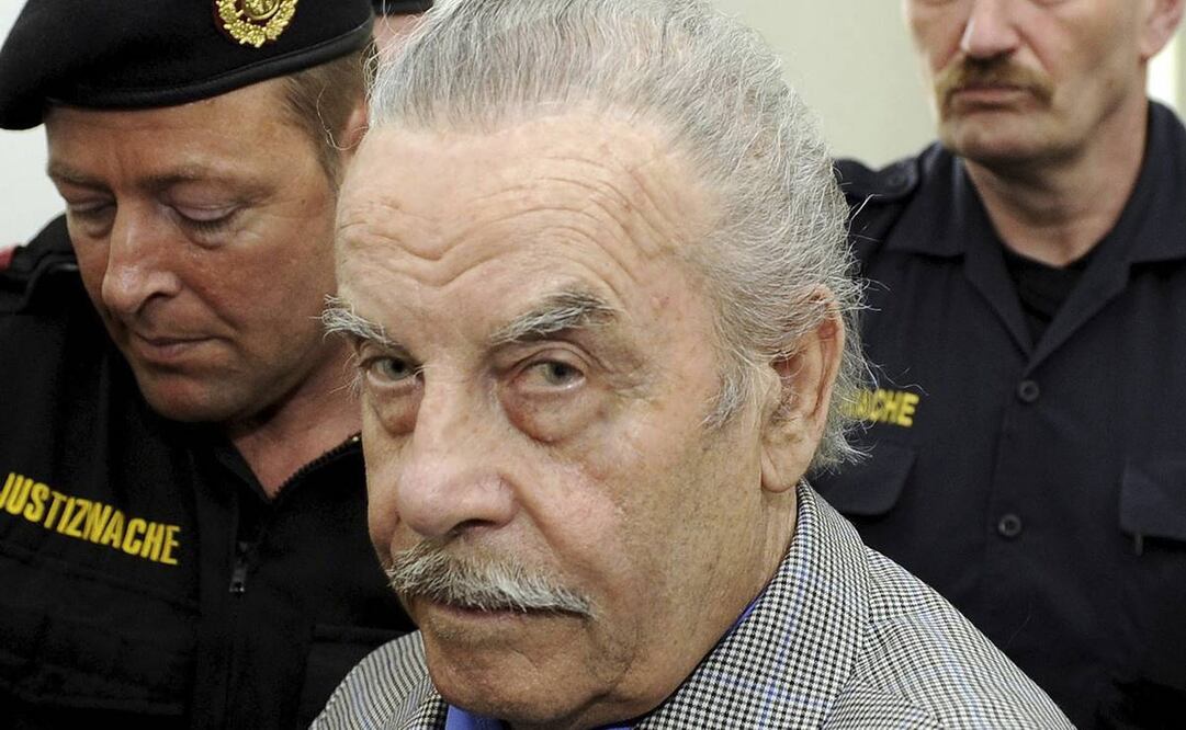 Josef Fritzl, en el centro, es acompañado al cuarto día de su juicio en el tribunal provincial de St. Poelten, Austria, el jueves 19 de marzo de 2009. Foto: AP