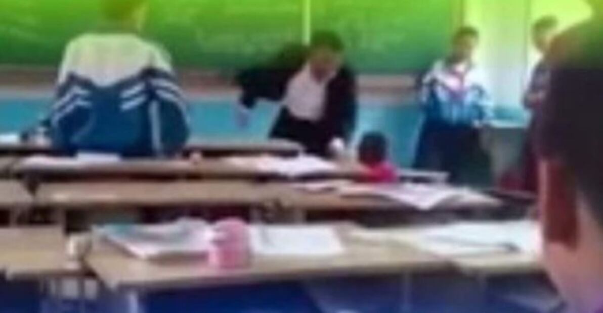 Profesor da cinturonazos a alumno que hacía bullying a otro