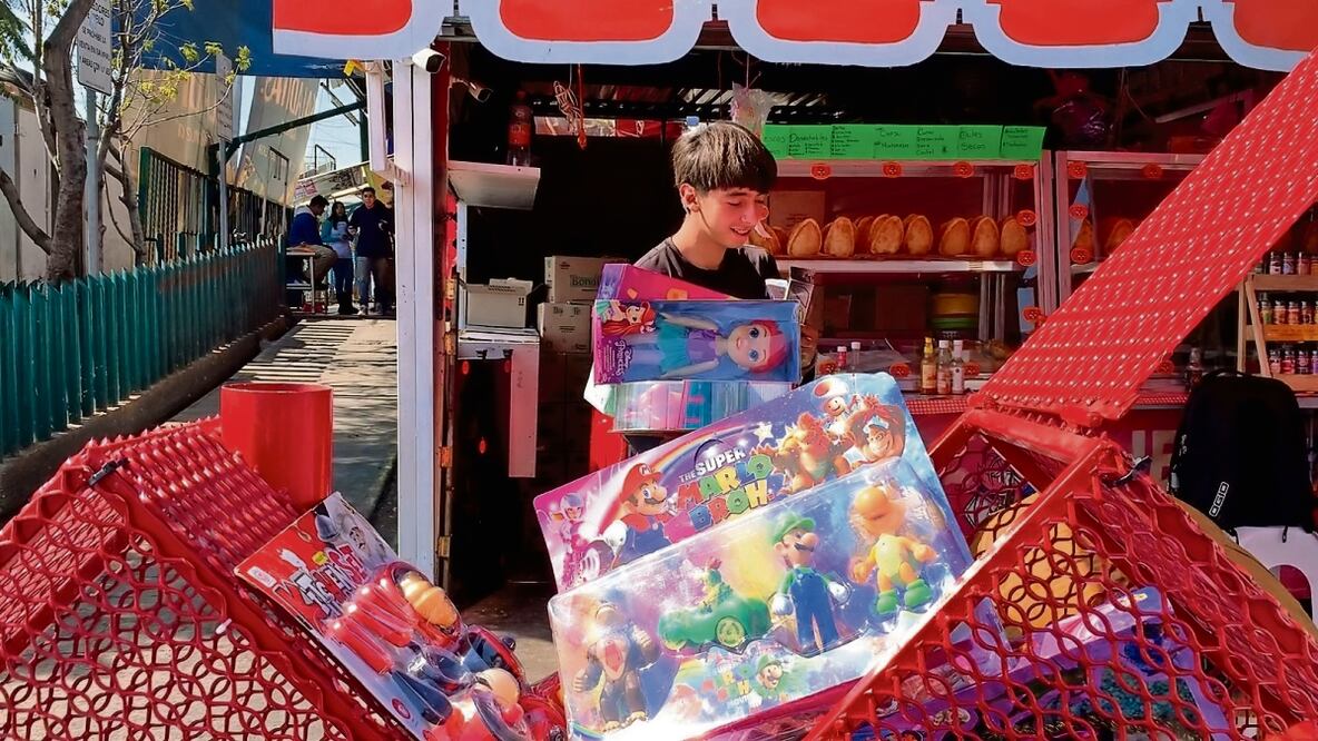 Trabajadores de La Nueva Viga donan juguetes, ropa y cobijas para niños de escasos recursos. Foto: Especial