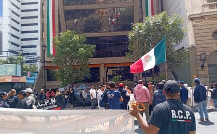 Colectivo protesta en instalaciones de EL UNIVERSAL; denunciaron corrupción, abusos y desapariciones