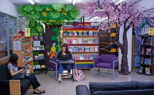 Los Espacios violeta ofrecen colecciones relacionadas con el tema de género. Foto: Santiago Cadena / EL UNIVERSAL