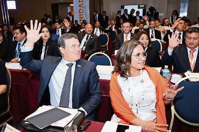 Avalan aumento de 3.5% al salario de maestros 