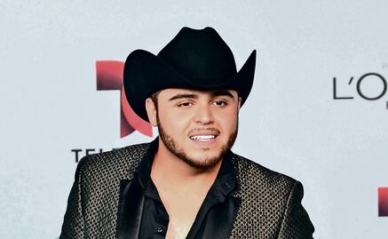 Gerardo Ortiz cancela concierto y fans destrozan escenario