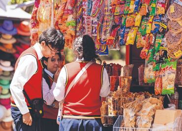 Presenta ONG plataforma para monitorear alimentos que venden en las escuelas; podrán reportar venta de comida chatarra
