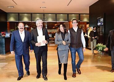 Por encuesta y debate, el candidato del PRD