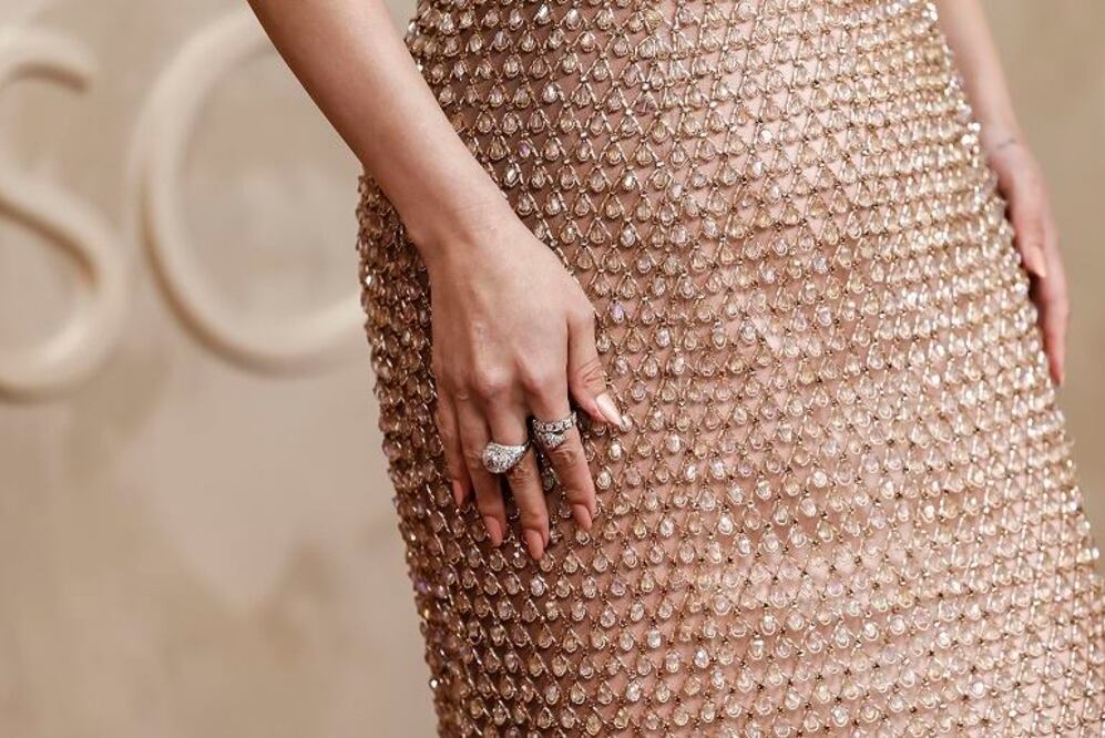 En 2025 lucir espectacular para una boda, graduación o fiesta ya no es sinónimo de gastar muchísimo dinero Foto: EFE