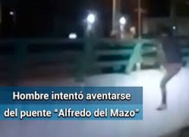 Hombre intenta aventarse de puente vial en Toluca; lo rescatan