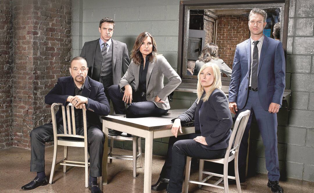 Ice T, Raul Esparza, Mariska Hargitay, Kelli Giddish y Peter Scanavino. (NBC)
