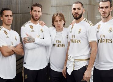 Real Madrid presenta su nuevo uniforme con detalles dorados