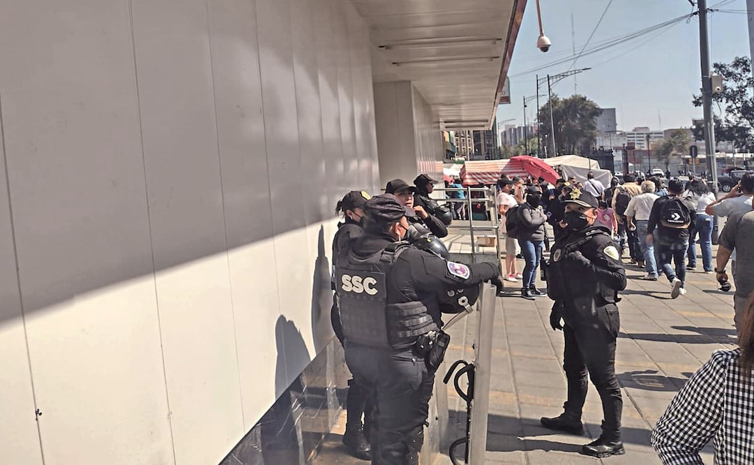 Elementos de la SSC y PBI participaron en el operativo e impidieron el ingreso de grupos feministas. Foto: ESPECIAL