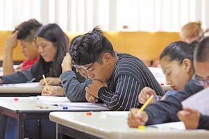 Más de 55 mil aspirantes presentan examen de licenciatura de la UNAM; bloquean a 498 por irregularidades