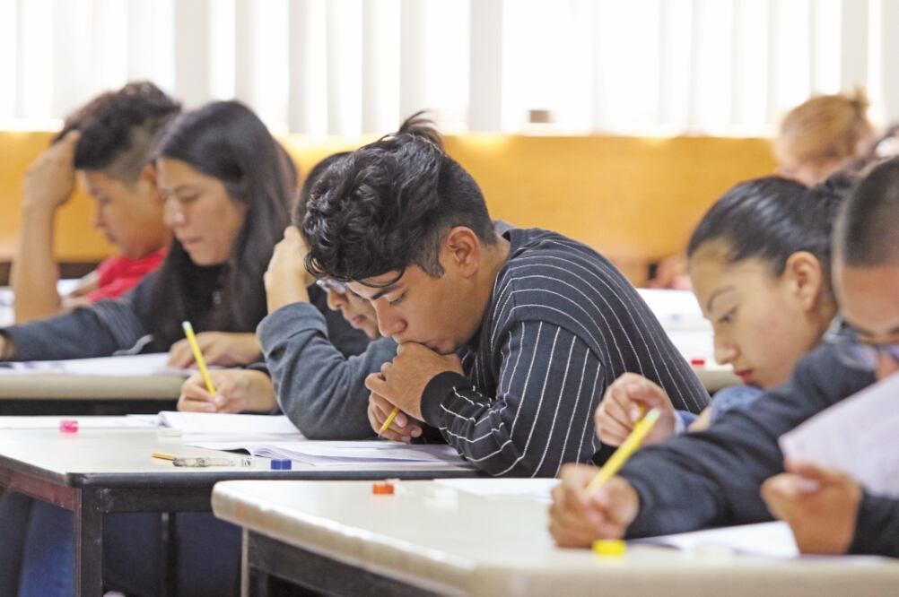 En el trámite no hay límite de edad y para acceder a este derecho el único requisito es estudiar en una institución pública. Foto: Carlos Mejía/ EL UNIVERSAL