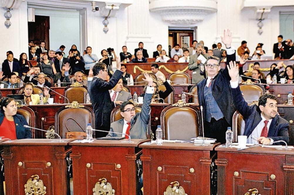 Uno de los puntos que se discuten en la Asamblea Legislativa del Distrito Federal es que los mercados puedan realizar cobros con tarjeta bancaria (ARCHIVO EL UNIVERSAL)