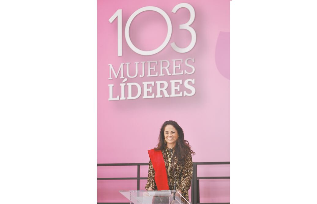 Perla Díaz de Ealy felicitó al Licenciado Juan Francisco Ealy Ortiz porque este 2019 cumple 50 años al frente de “uno de los proyectos más importantes de México: EL UNIVERSAL”.