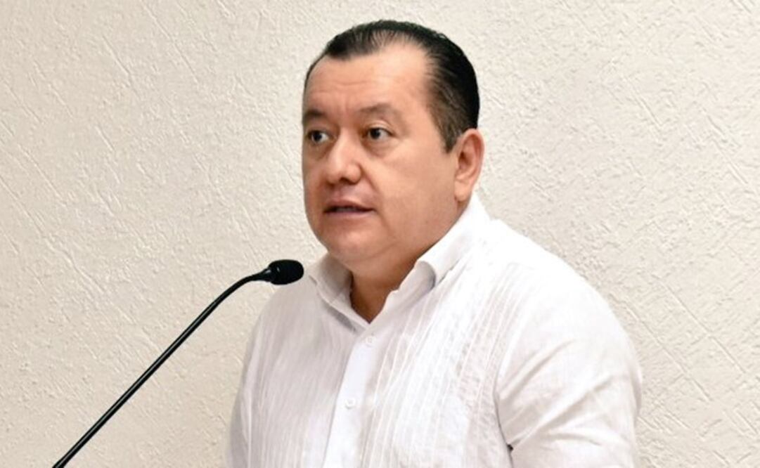 Familiares del detenido le solicitaron al rector de la Universidad Autónoma de Guerrero, Javier Saldaña Almazán, intervenir en el caso del funcionario (Tomada de Twitter @JavSaldana)