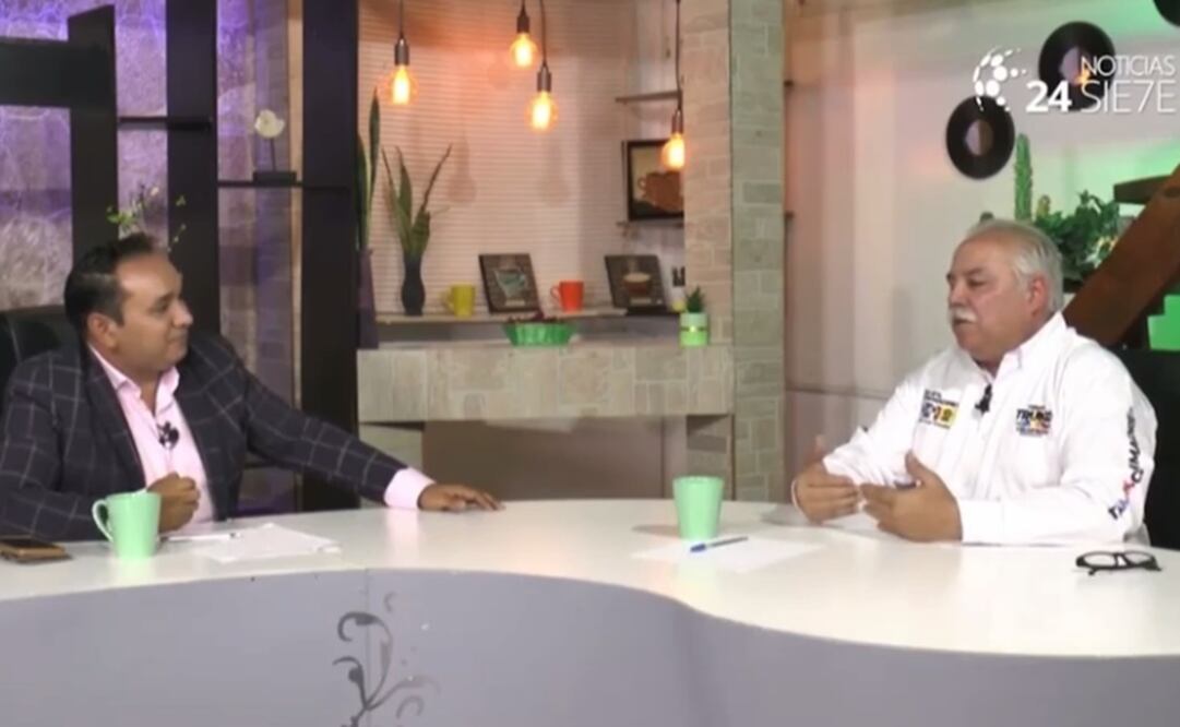 El periodista local Armando Orta y el exsecretario general de Gobierno de Tamaulipas, Cesar Verástegui. Foto: Tomada del video