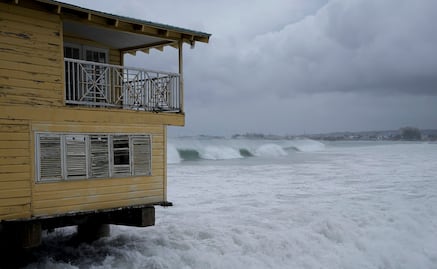 Huracán “Beryl” se eleva a categoría 4 al avanzar al Caribe y es "extremadamente peligroso"