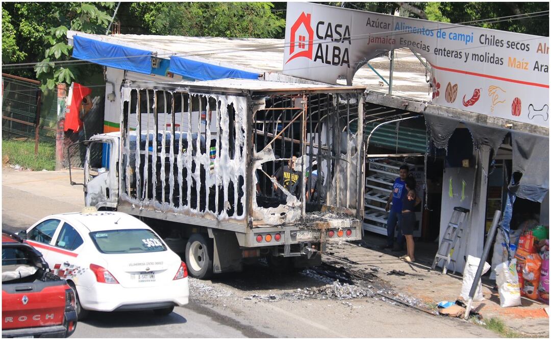 Este 10 de octubre se registra quema de vehículos y comercios en Tabasco. Foto: Luma López / EL UNIVERSAL