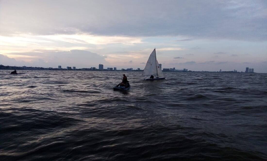 El personal de la Octava Zona Naval recuperaron a los tres tripulantes de la embarcación en costas del Puerto de Topolobampo en Sinaloa. Foto: Archivo