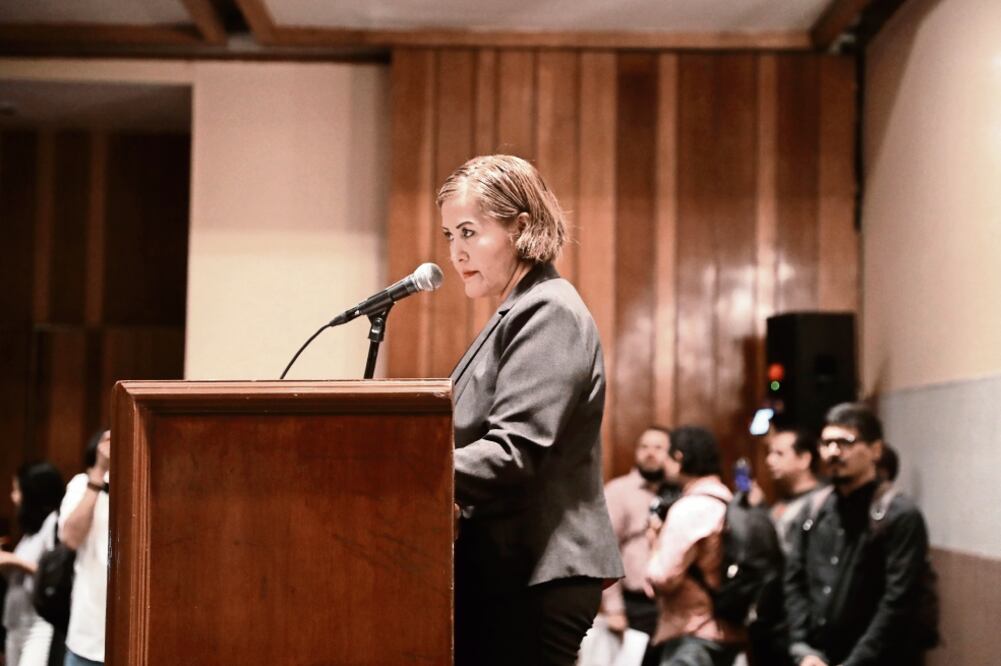 Eva Cadena acusa que los recursos legislativos que recibe el coordinador de Morena en el Congreso de Veracruz, Amado Cruz Malpica, son usados para pagar asesores fantasma. (ALEJANDRA LEYVA. EL UNIVERSAL)