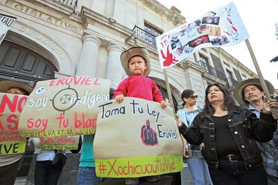 Protestan activistas contra ley antimarchas en Toluca