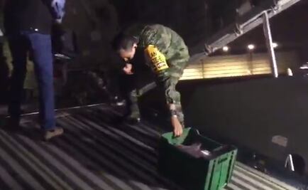 Aterriza en Oaxaca avión militar con víveres y ayuda para damnificados