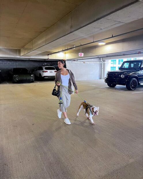 Ángela Aguilar y su perro (Fuente Instagram @angela_aguilar_)