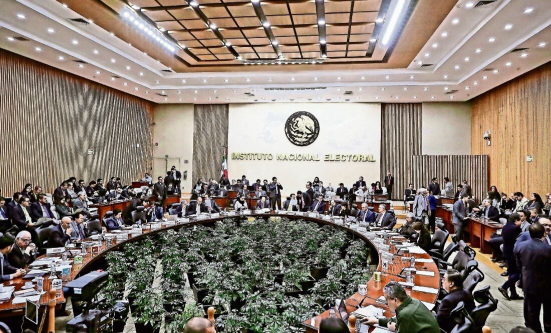 Los equipos y servicio requeridos por el INE son de última generación y amplia cobertura de red. (ARCHIVO EL UNIVERSAL)