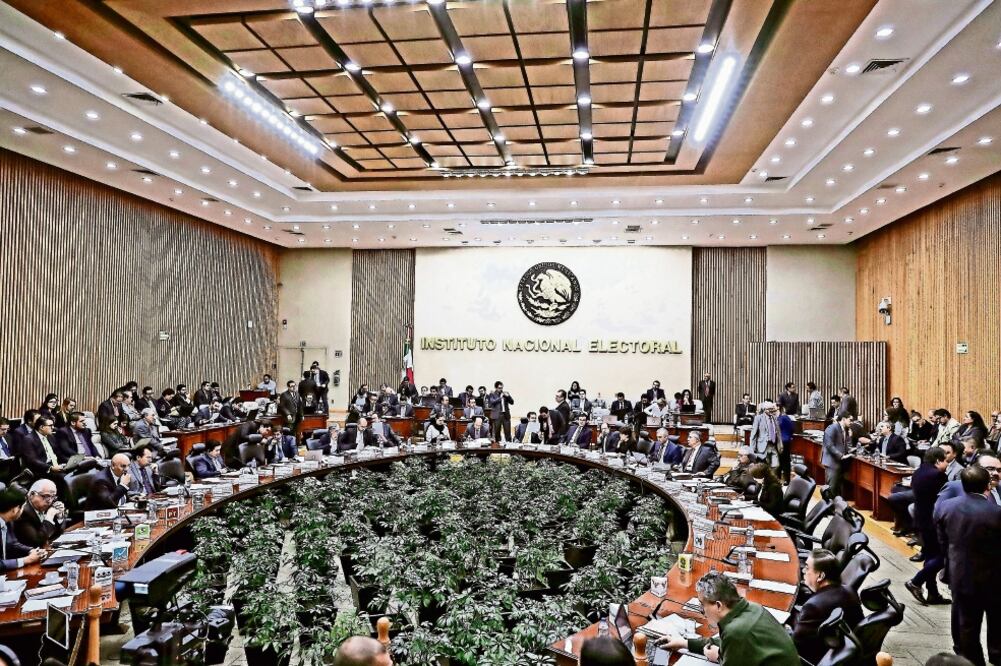 Los equipos y servicio requeridos por el INE son de última generación y amplia cobertura de red. (ARCHIVO EL UNIVERSAL)