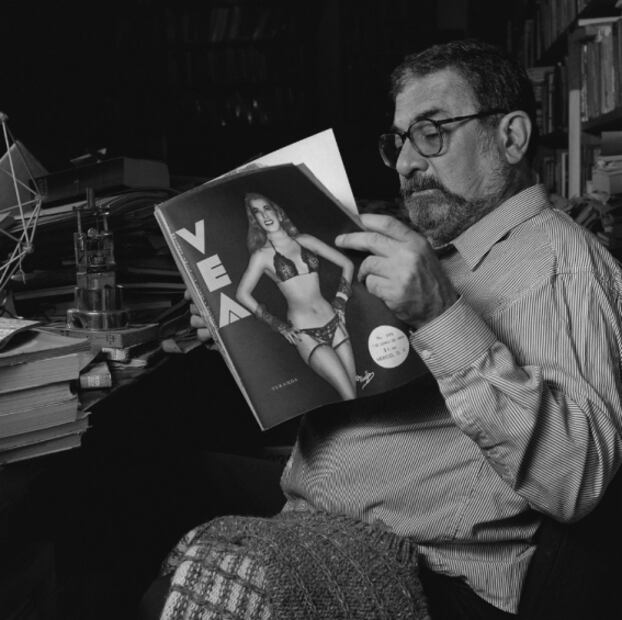 Cuando estudiantes quemaron miles de revistas pornográficas en el Zócalo para protestar contra la inmoralidad en 1955