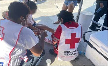 Dos menores son lesionados por medusas mientras se bañaban en el mar de Yucatán; fueron trasladados al hospital